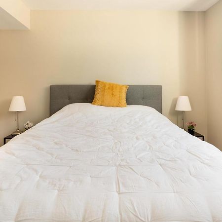 Entire 2 Bedroom Apartment Downtown - U1 Kitchener Kültér fotó