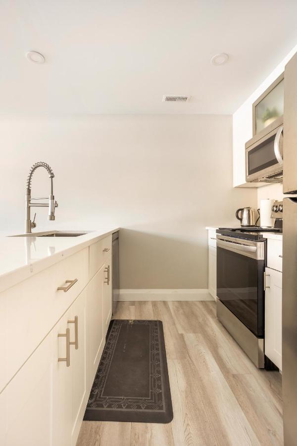 Entire 2 Bedroom Apartment Downtown - U1 Kitchener Kültér fotó